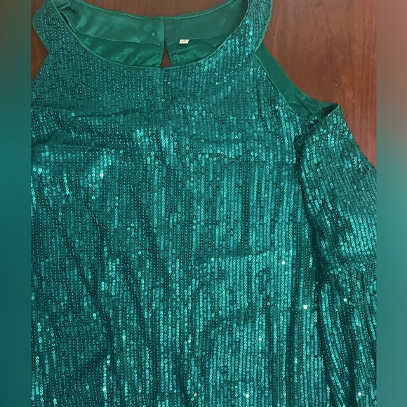 NWOT Blanches Sequin Top Long Sleeve Crew Tunic open shoulder Top - Picture 11 of 13